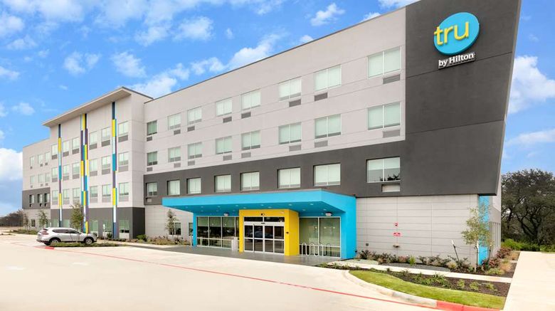 <b>Tru by Hilton Austin NW Arboretum Exterior</b>. Images powered by <a href="https://iceportal.shijigroup.com/" title="IcePortal" target="_blank">IcePortal</a>.