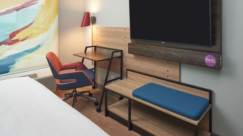 <b>Tru by Hilton Pompano Beach Pier Room</b>. Images powered by <a href="https://iceportal.shijigroup.com/" title="IcePortal" target="_blank">IcePortal</a>.