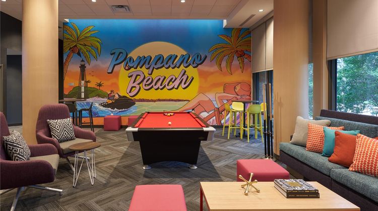 Tru by Hilton Pompano Beach Pier Lobby