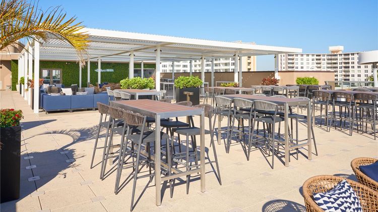 Tru by Hilton Pompano Beach Pier Restaurant