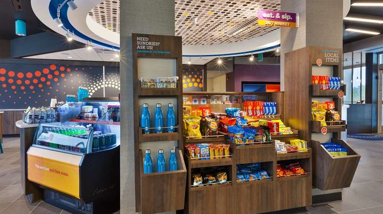 Tru by Hilton Comstock Park Grand Rapids Restaurant