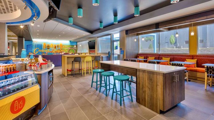 Tru by Hilton Comstock Park Grand Rapids Restaurant