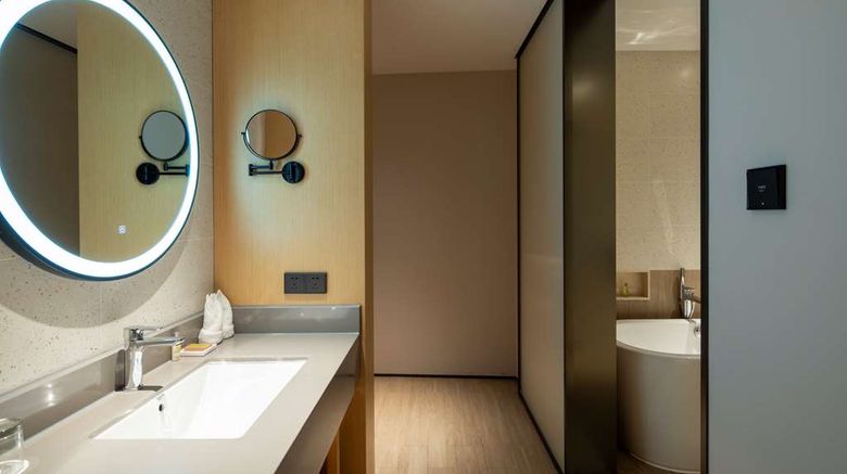 <b>Hilton Garden Inn Hengqin Sumlodol Park Room</b>. Images powered by <a href="https://iceportal.shijigroup.com/" title="IcePortal" target="_blank">IcePortal</a>.