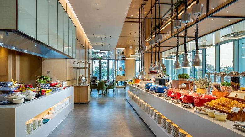 <b>Hilton Garden Inn Hengqin Sumlodol Park Restaurant</b>. Images powered by <a href="https://iceportal.shijigroup.com/" title="IcePortal" target="_blank">IcePortal</a>.
