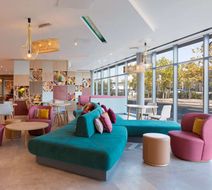 Hampton by Hilton Ashford International Lobby