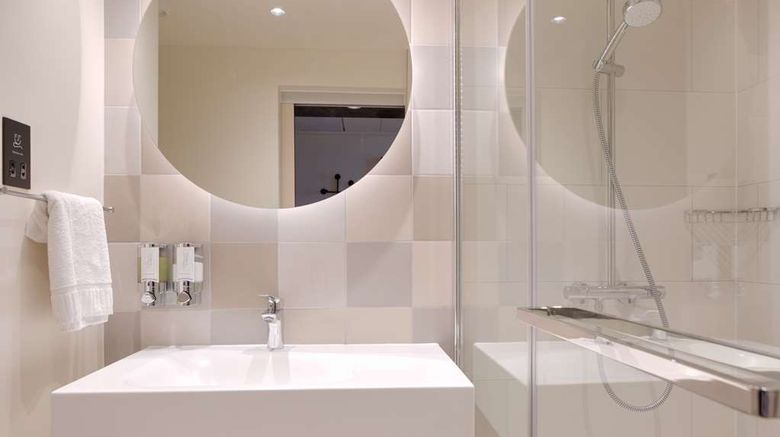 <b>Hampton by Hilton Ashford International Room</b>. Images powered by <a href="https://iceportal.shijigroup.com/" title="IcePortal" target="_blank">IcePortal</a>.