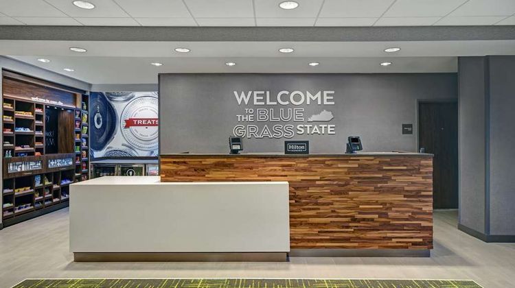 Hampton Inn Cave City Lobby