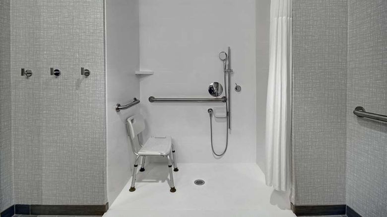 <b>Hampton Inn Cave City Room</b>. Images powered by <a href="https://iceportal.shijigroup.com/" title="IcePortal" target="_blank">IcePortal</a>.