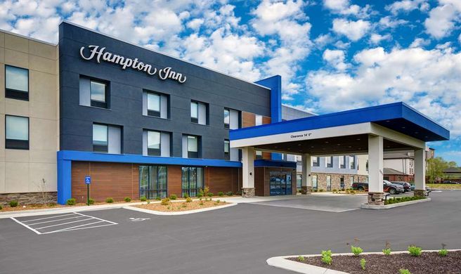 Hampton Inn Cave City Exterior