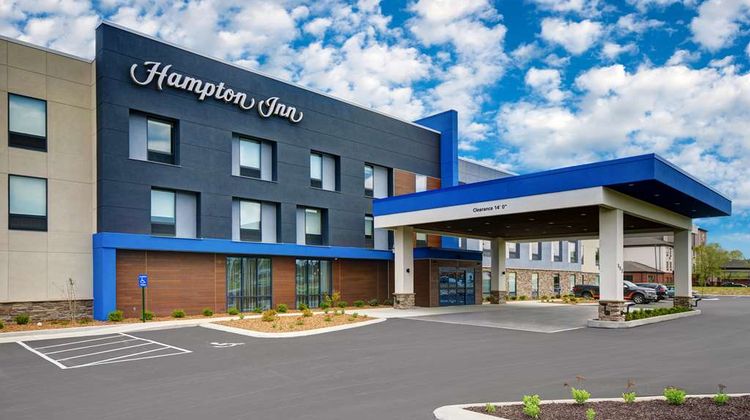 Hampton Inn Cave City Exterior