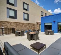 Hampton Inn Cave City Exterior