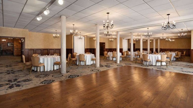 <b>Historic Brookstown Inn Trademark Coll Ballroom</b>. Images powered by <a href="https://iceportal.shijigroup.com/" title="IcePortal" target="_blank">IcePortal</a>.
