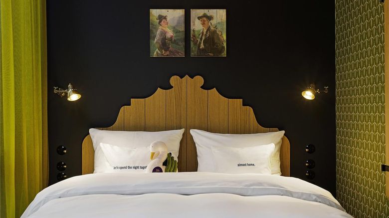 <b>25hours Hotel Royal Bavarian Room</b>. Images powered by <a href="https://iceportal.shijigroup.com/" title="IcePortal" target="_blank">IcePortal</a>.