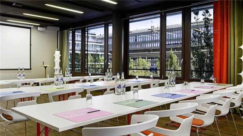 <b>25Hours Hotel Zurich West Meeting</b>. Images powered by <a href="https://iceportal.shijigroup.com/" title="IcePortal" target="_blank">IcePortal</a>.