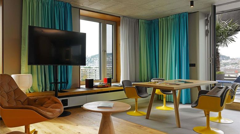 <b>25Hours Hotel Langstrasse Suite</b>. Images powered by <a href="https://iceportal.shijigroup.com/" title="IcePortal" target="_blank">IcePortal</a>.
