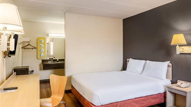 <b>Rodeway Inn Dubuque Room</b>. Images powered by <a href="https://iceportal.shijigroup.com/" title="IcePortal" target="_blank">IcePortal</a>.