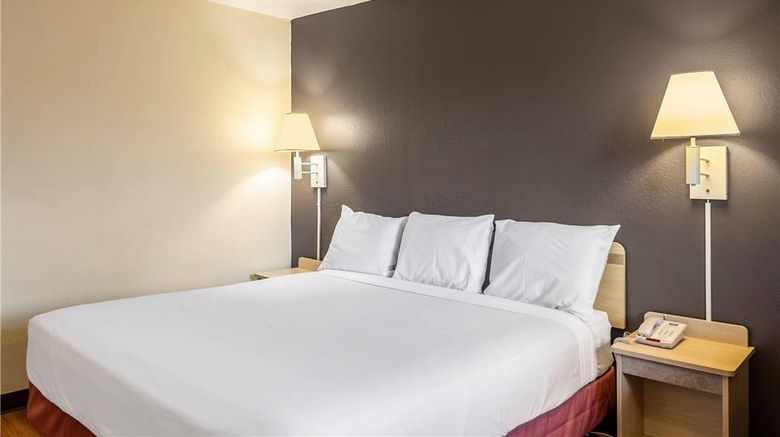 <b>Rodeway Inn Dubuque Room</b>. Images powered by <a href="https://iceportal.shijigroup.com/" title="IcePortal" target="_blank">IcePortal</a>.