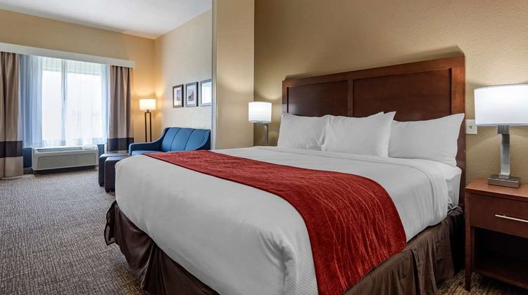 Comfort Inn & Suites Room