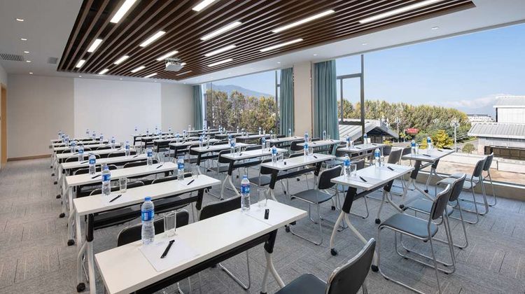 Microtel by Wyndham Lijiang Meeting