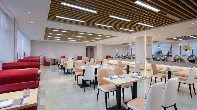 <b>Microtel by Wyndham Lijiang Restaurant</b>. Images powered by <a href="https://iceportal.shijigroup.com/" title="IcePortal" target="_blank">IcePortal</a>.