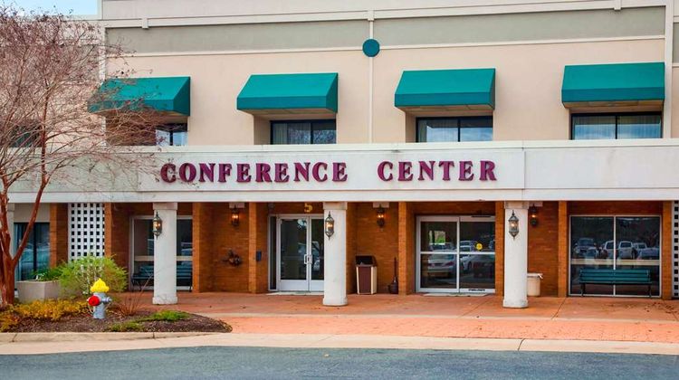 Clarion Hotel & Suites Convention Center Exterior