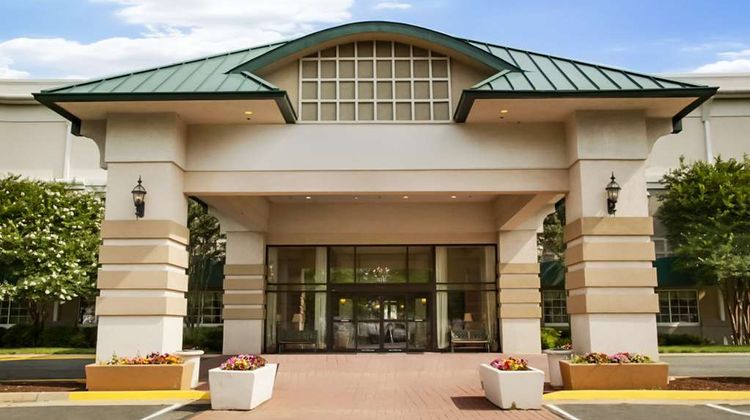 Clarion Hotel & Suites Convention Center Exterior