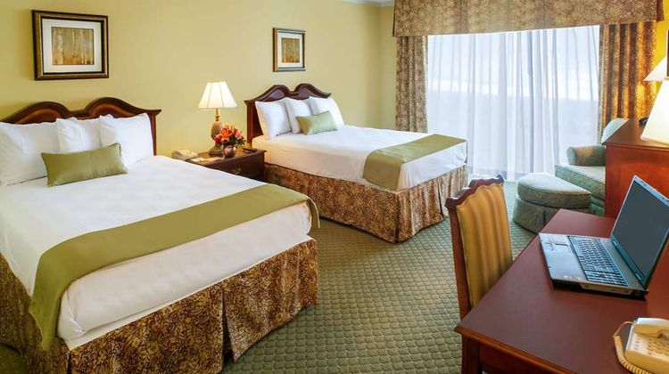 Clarion Hotel & Suites Convention Center Room