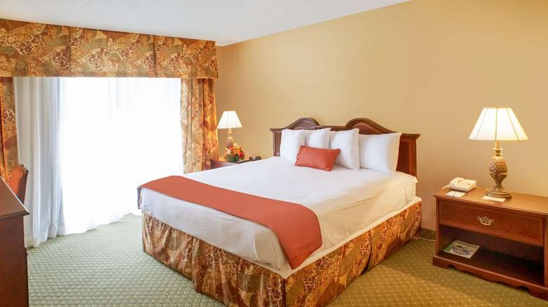 <b>Clarion Hotel & Suites Convention Center Room</b>. Images powered by <a href="https://iceportal.shijigroup.com/" title="IcePortal" target="_blank">IcePortal</a>.