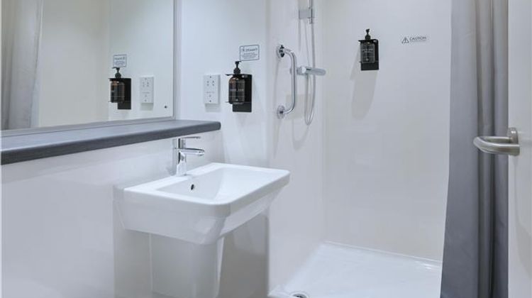 Travelodge Rochdale Room