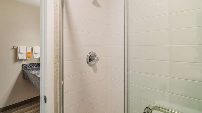 <b>Quality Inn & Suites Suite</b>. Images powered by <a href="https://iceportal.shijigroup.com/" title="IcePortal" target="_blank">IcePortal</a>.