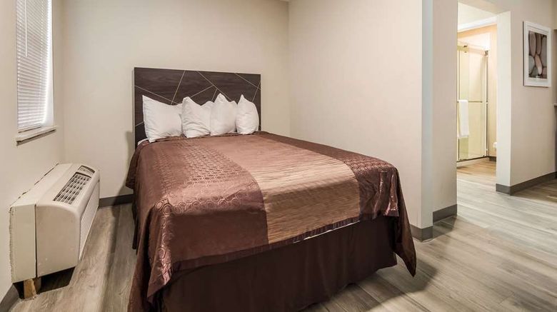 <b>Quality Inn & Suites Suite</b>. Images powered by <a href="https://iceportal.shijigroup.com/" title="IcePortal" target="_blank">IcePortal</a>.
