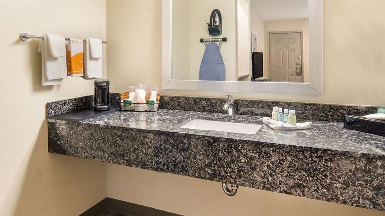 <b>Quality Inn & Suites Room</b>. Images powered by <a href="https://iceportal.shijigroup.com/" title="IcePortal" target="_blank">IcePortal</a>.