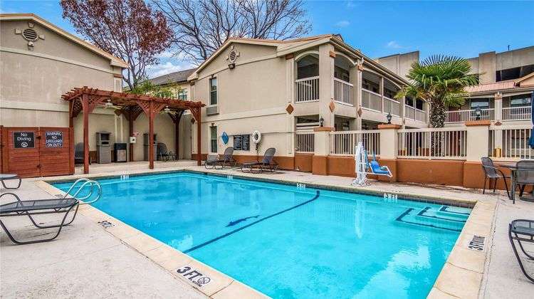 Quality Inn & Suites Pool