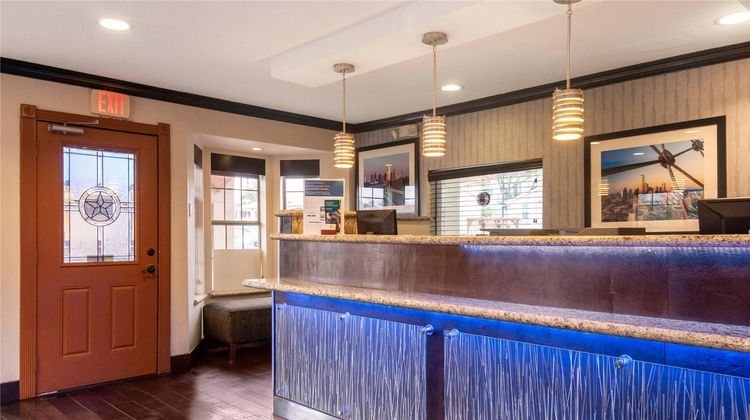 Quality Inn & Suites Lobby