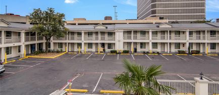 Quality Inn & Suites Exterior
