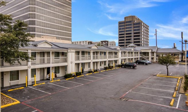 Quality Inn & Suites Exterior