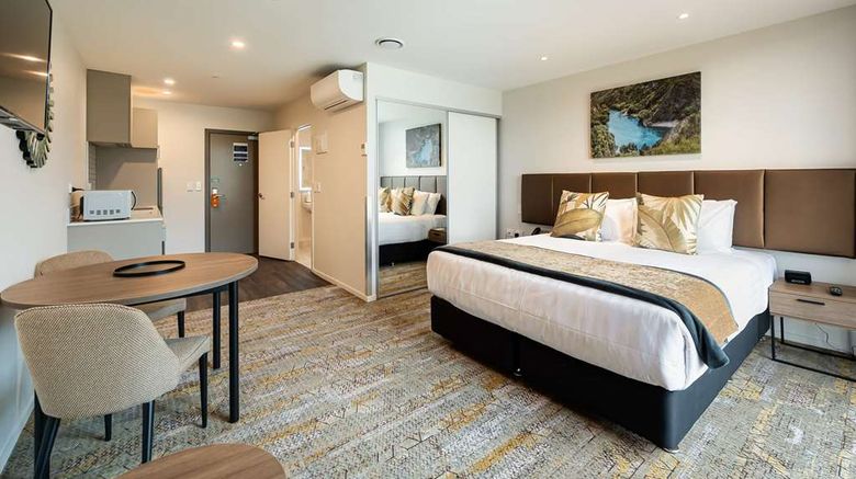 <b>La Quinta by Wyndham Remarkables Park Suite</b>. Images powered by <a href="https://iceportal.shijigroup.com/" title="IcePortal" target="_blank">IcePortal</a>.
