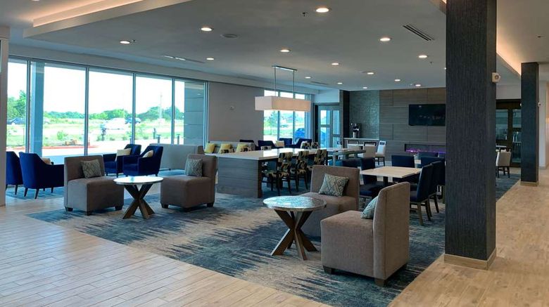 <b>La Quinta Inn & Suites by Wyndham Lobby</b>. Images powered by <a href="https://iceportal.shijigroup.com/" title="IcePortal" target="_blank">IcePortal</a>.