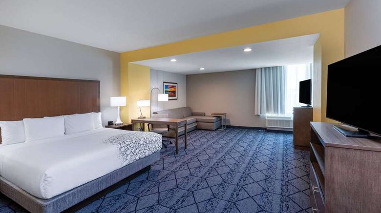 <b>La Quinta Inn & Suites by Wyndham Suite</b>. Images powered by <a href="https://iceportal.shijigroup.com/" title="IcePortal" target="_blank">IcePortal</a>.