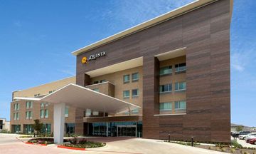 La Quinta Inn & Suites by Wyndham
