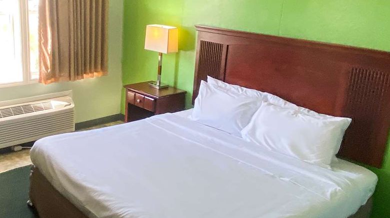 <b>Knights Inn Lake City Room</b>. Images powered by <a href="https://iceportal.shijigroup.com/" title="IcePortal" target="_blank">IcePortal</a>.