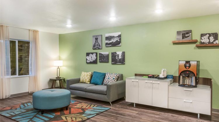 WoodSpring Suites Atlanta Newnan Lobby