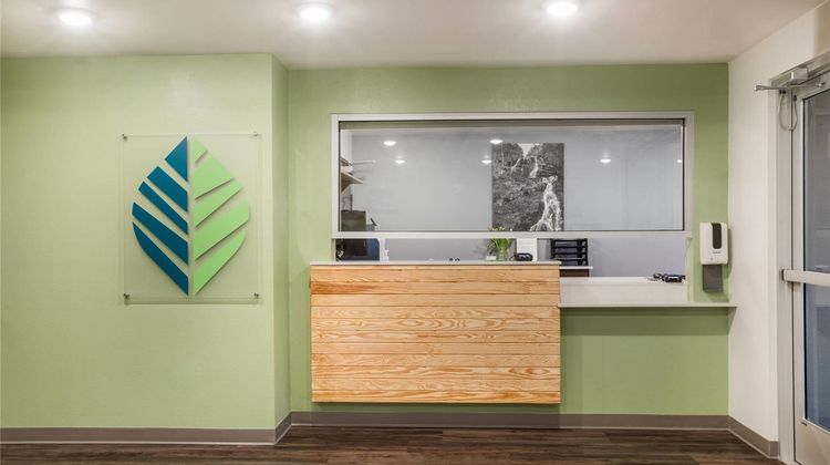 WoodSpring Suites Atlanta Newnan Lobby
