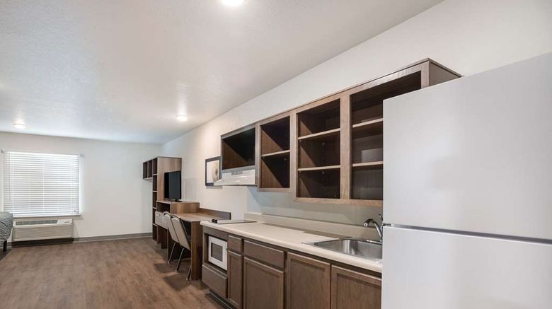 <b>WoodSpring Suites Sulphur Room</b>. Images powered by <a href="https://iceportal.shijigroup.com/" title="IcePortal" target="_blank">IcePortal</a>.