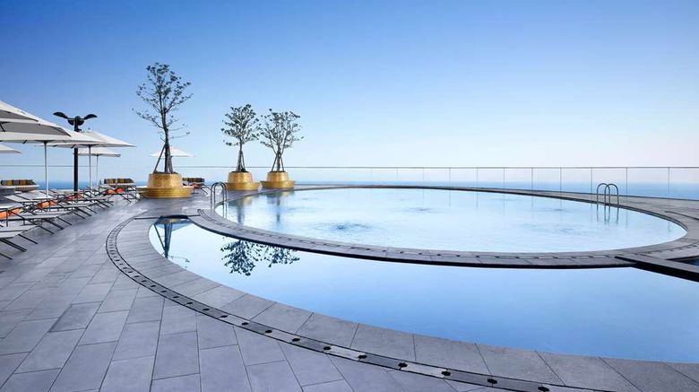 <b>Grand Hyatt Jeju Pool</b>. Images powered by <a href="https://iceportal.shijigroup.com/" title="IcePortal" target="_blank">IcePortal</a>.