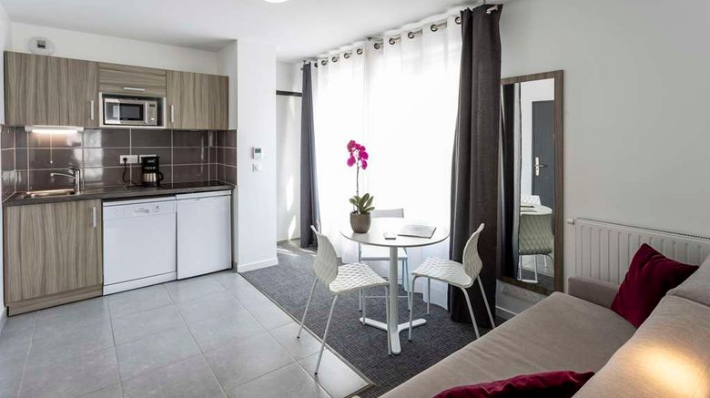 <b>Nemea Appart Hotel Nancy Grand Coeur Room</b>. Images powered by <a href="https://iceportal.shijigroup.com/" title="IcePortal" target="_blank">IcePortal</a>.