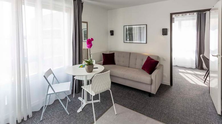 <b>Nemea Appart Hotel Nancy Grand Coeur Room</b>. Images powered by <a href="https://iceportal.shijigroup.com/" title="IcePortal" target="_blank">IcePortal</a>.