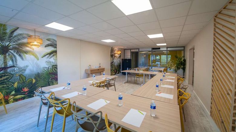 <b>Sure Hotel by BW Beziers Le Monestie Meeting</b>. Images powered by <a href="https://iceportal.shijigroup.com/" title="IcePortal" target="_blank">IcePortal</a>.