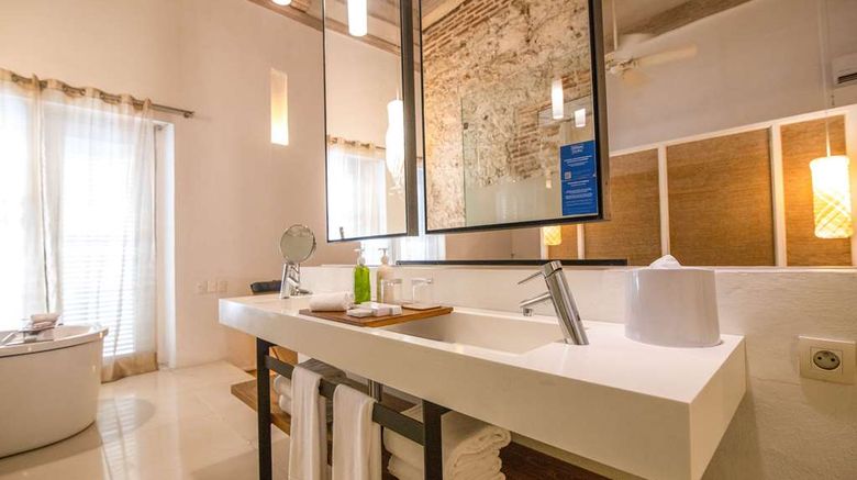 <b>Nacar Hotel Cartagena, Curio Coll Hilton Room</b>. Images powered by <a href="https://iceportal.shijigroup.com/" title="IcePortal" target="_blank">IcePortal</a>.