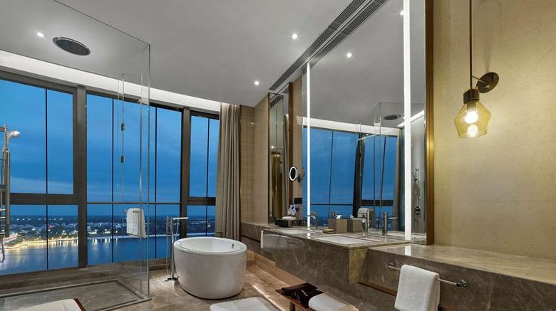 <b>Hilton Hainan Ocean Flower Island Room</b>. Images powered by <a href="https://iceportal.shijigroup.com/" title="IcePortal" target="_blank">IcePortal</a>.
